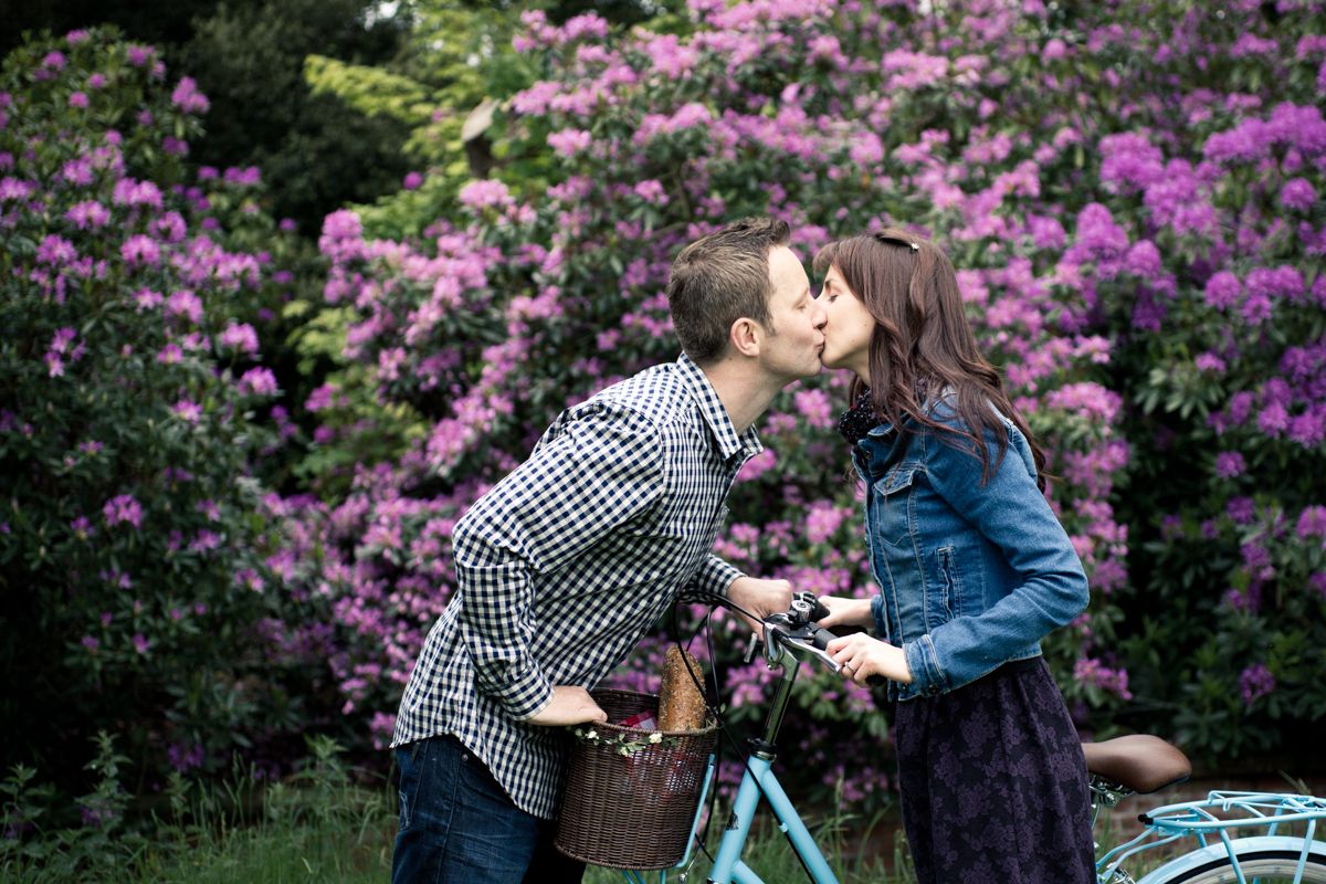 Amy & Andy’s Pre Wedding Photo Shoot at Wollaton Deer Park!